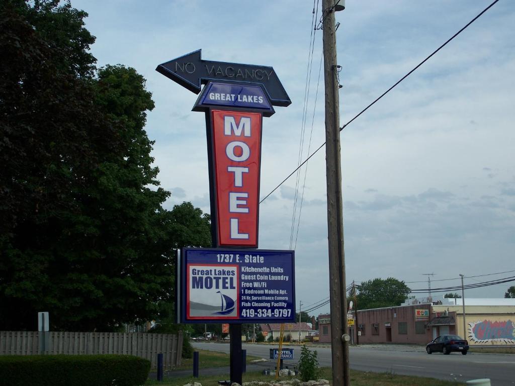 Great Lakes Motel Fremont Exterior photo