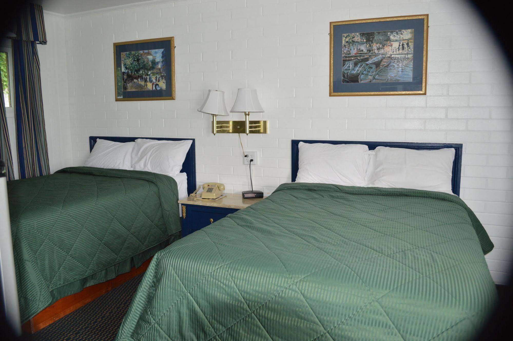 Great Lakes Motel Fremont Exterior photo