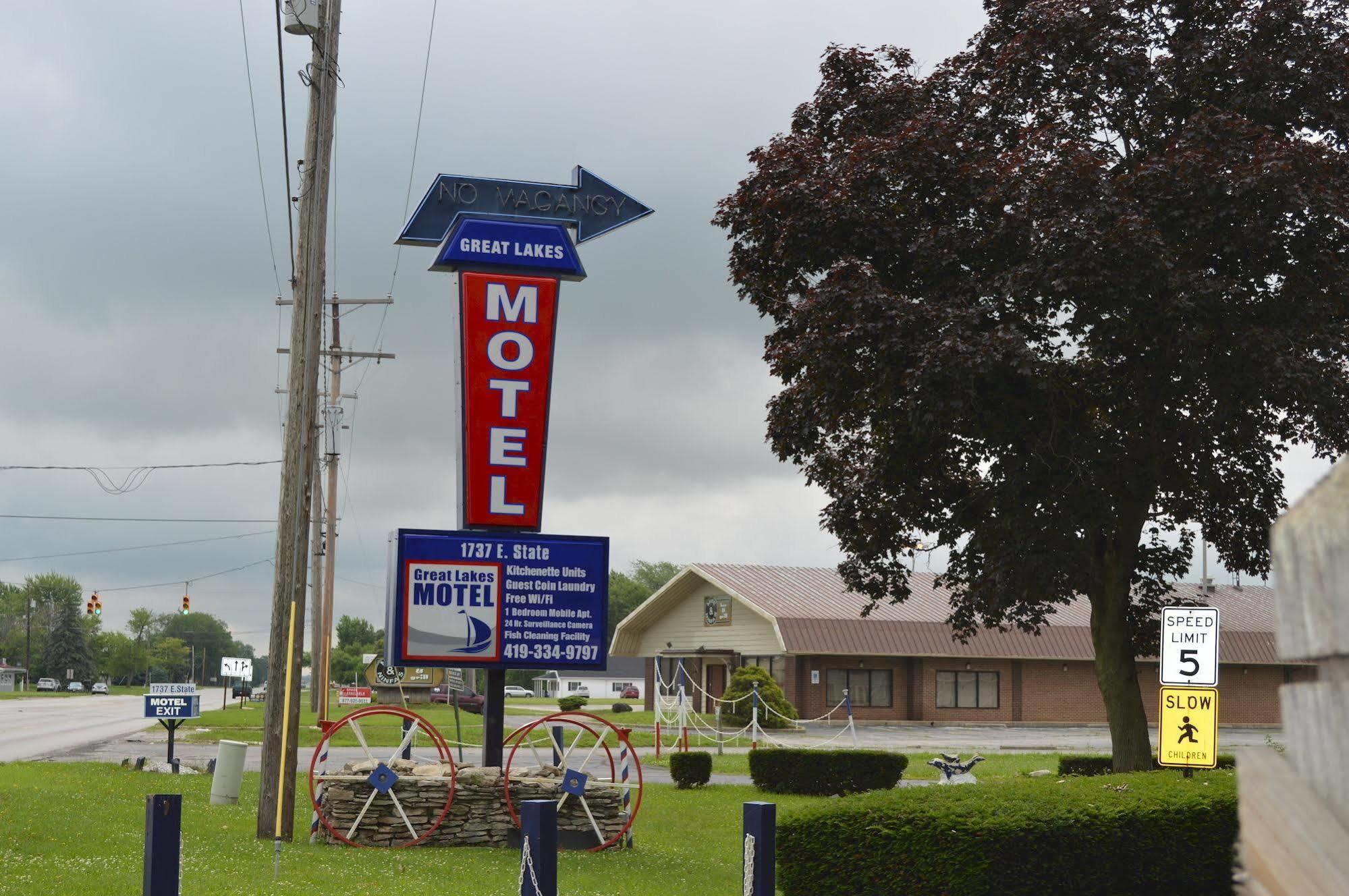 Great Lakes Motel Fremont Exterior photo