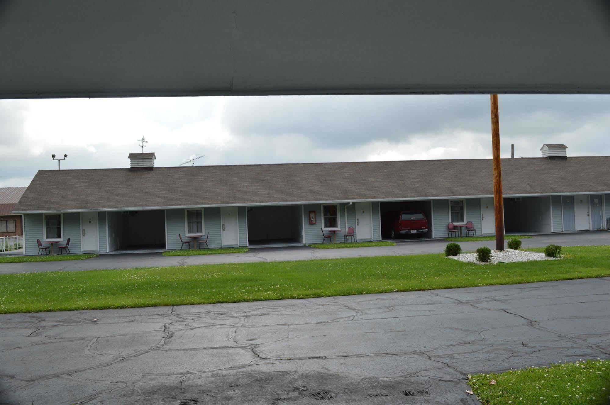 Great Lakes Motel Fremont Exterior photo