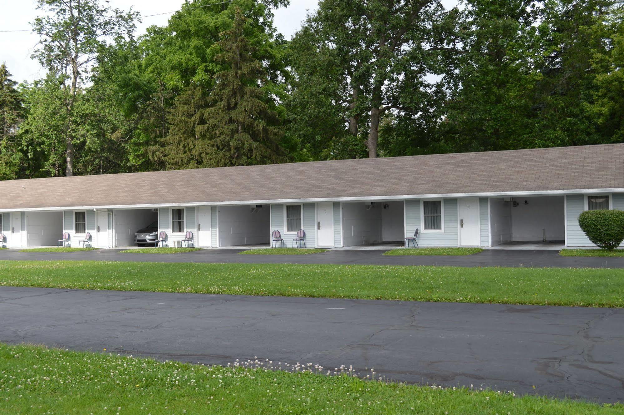 Great Lakes Motel Fremont Exterior photo