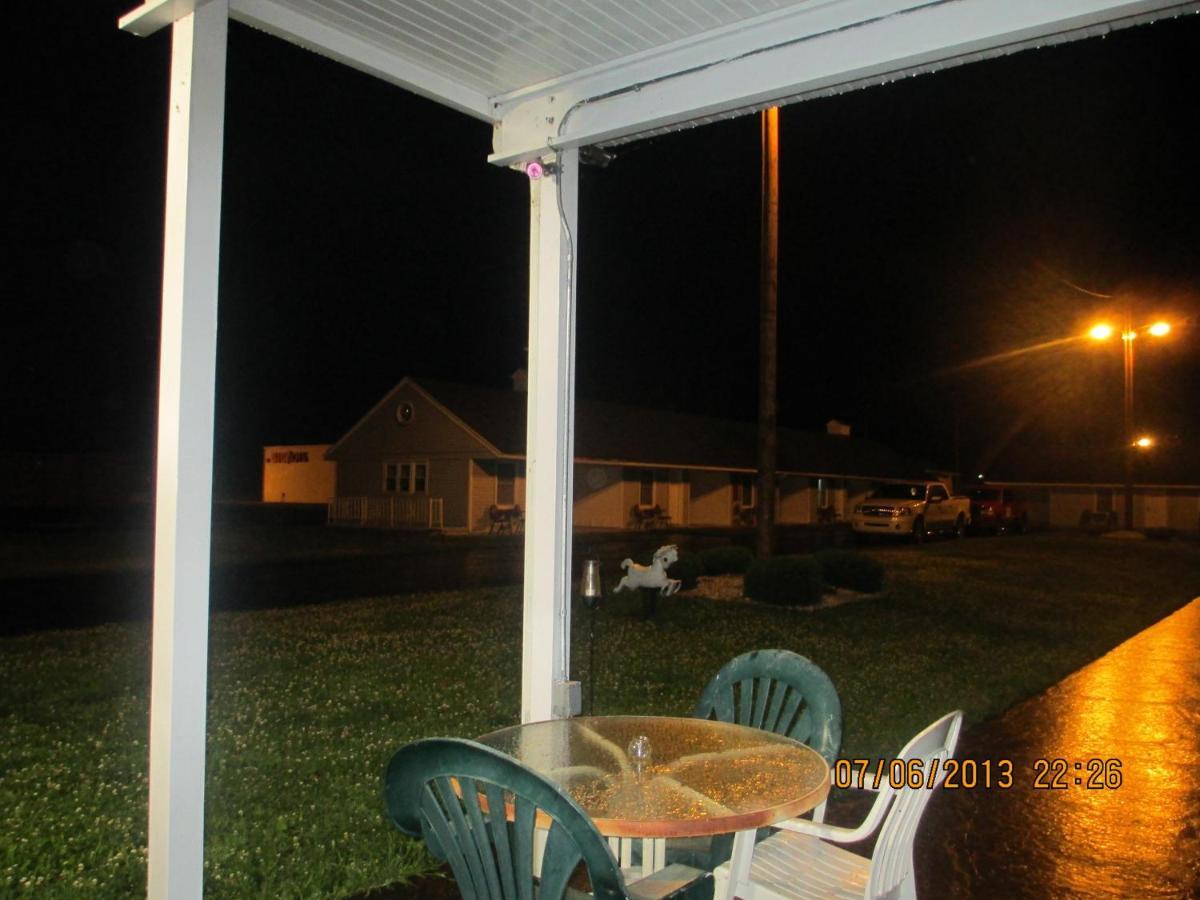 Great Lakes Motel Fremont Exterior photo